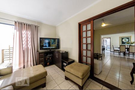 Casa à venda com 500m², 4 quartos e 4 vagas Casa à venda com 500m², 4 quartos e 4 vagasSala de TV