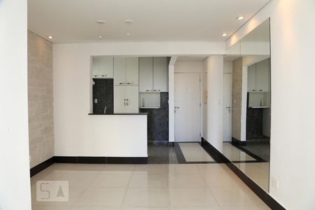 Sala de apartamento à venda com 3 quartos, 68m² em Jardim Londrina, São Paulo