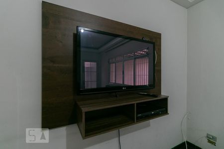 Sala - Televisão de casa para alugar com 5 quartos, 350m² em Vila Santa Virginia, São Paulo