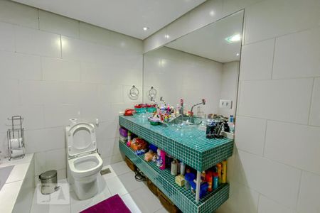 Casa à venda com 133m², 3 quartos e 2 vagasBanheiro da Suite