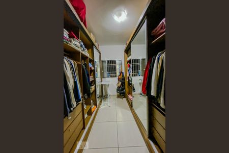 Casa à venda com 133m², 3 quartos e 2 vagasQuarto 2 - Armários