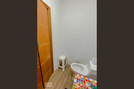 Casa à venda com 133m², 3 quartos e 2 vagasBanheiro