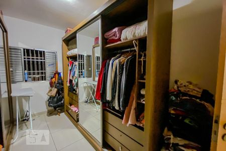 Casa à venda com 133m², 3 quartos e 2 vagasQuarto 2 - Armários