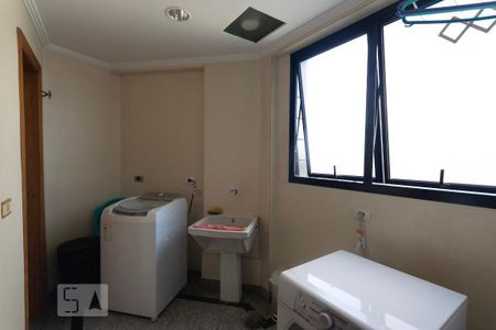 Apartamento à venda com 120m², 3 quartos e 2 vagas Apartamento à venda com 120m², 3 quartos e 2 vagasÁrea de Serviço