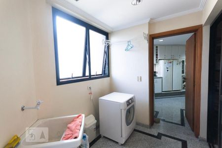Apartamento à venda com 120m², 3 quartos e 2 vagas Apartamento à venda com 120m², 3 quartos e 2 vagasÁrea de Serviço