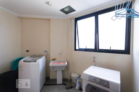 Apartamento à venda com 120m², 3 quartos e 2 vagas Apartamento à venda com 120m², 3 quartos e 2 vagasÁrea de Serviço