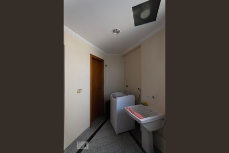 Apartamento à venda com 120m², 3 quartos e 2 vagas Apartamento à venda com 120m², 3 quartos e 2 vagasÁrea de Serviço