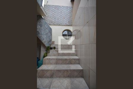 Apartamento à venda com 65m², 1 quarto e sem vagaEscada