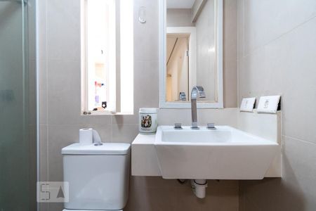 Banheiro de apartamento para alugar com 2 quartos, 70m² em Pinheiros, São Paulo