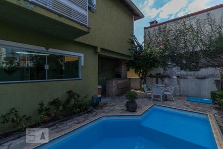 Casa à venda com 220m², 3 quartos e 3 vagas Casa à venda com 220m², 3 quartos e 3 vagasQuintal com Piscina