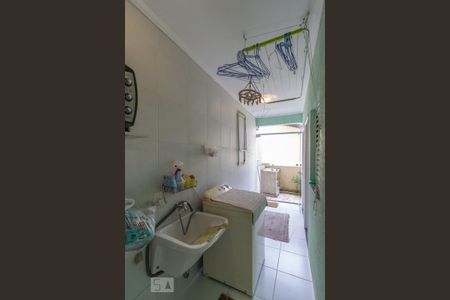 Casa à venda com 220m², 3 quartos e 3 vagas Casa à venda com 220m², 3 quartos e 3 vagasLavanderia