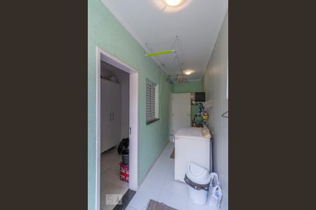 Casa à venda com 220m², 3 quartos e 3 vagas Casa à venda com 220m², 3 quartos e 3 vagasLavanderia