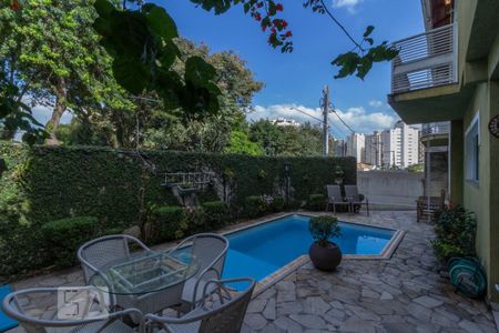 Casa à venda com 220m², 3 quartos e 3 vagas Casa à venda com 220m², 3 quartos e 3 vagasQuintal com Piscina