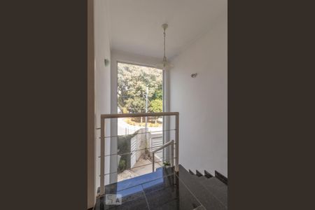 Casa à venda com 220m², 3 quartos e 3 vagas Casa à venda com 220m², 3 quartos e 3 vagasEscadas