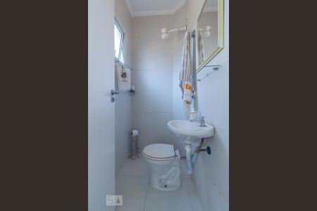 Casa à venda com 220m², 3 quartos e 3 vagas Casa à venda com 220m², 3 quartos e 3 vagasBanheiro de Serviço