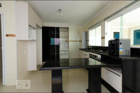 Casa à venda com 210m², 3 quartos e 2 vagas Casa à venda com 210m², 3 quartos e 2 vagasCozinha