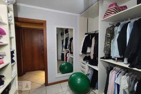 Casa à venda com 180m², 3 quartos e 2 vagas Casa à venda com 180m², 3 quartos e 2 vagasCloset