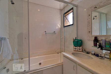 Apartamento para alugar com 197m², 4 quartos e 3 vagasBanheiro da Suíte 1