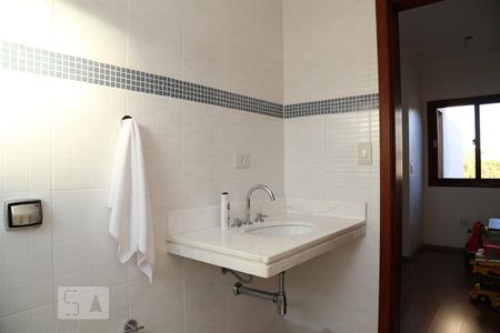 Casa à venda com 385m², 4 quartos e 6 vagasBanheiro da Suíte 2