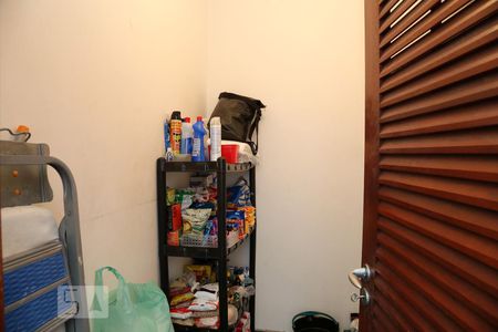 Casa à venda com 385m², 4 quartos e 6 vagasDespensa