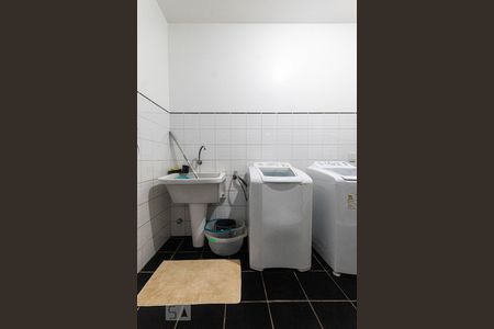 Casa à venda com 450m², 4 quartos e 4 vagas Casa à venda com 450m², 4 quartos e 4 vagasÁrea de Serviço