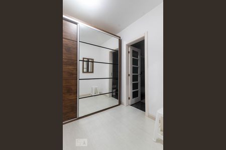 Casa à venda com 450m², 4 quartos e 4 vagas Casa à venda com 450m², 4 quartos e 4 vagasCloset da Suíte