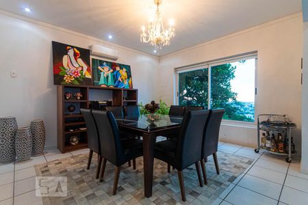 Casa à venda com 450m², 4 quartos e 4 vagas Casa à venda com 450m², 4 quartos e 4 vagasSala de Jantar