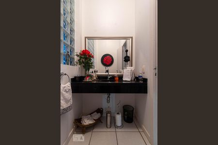 Casa à venda com 450m², 4 quartos e 4 vagas Casa à venda com 450m², 4 quartos e 4 vagasLavabo