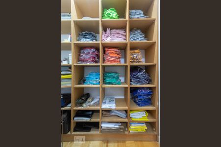 Casa à venda com 450m², 4 quartos e 4 vagas Casa à venda com 450m², 4 quartos e 4 vagasCloset do Quarto 2