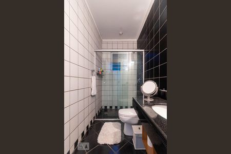 Casa à venda com 450m², 4 quartos e 4 vagas Casa à venda com 450m², 4 quartos e 4 vagasBanheiro Social