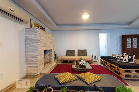 Casa à venda com 450m², 4 quartos e 4 vagas Casa à venda com 450m², 4 quartos e 4 vagasSalão de Festas