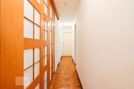 Corredor de apartamento para alugar com 3 quartos, 106m² em Pinheiros, São Paulo