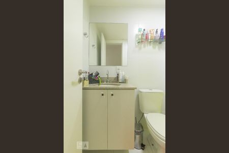 Apartamento à venda com 70m², 3 quartos e 1 vaga Apartamento à venda com 70m², 3 quartos e 1 vagaBanheiro da Suíte