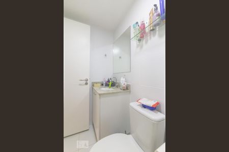 Apartamento à venda com 70m², 3 quartos e 1 vaga Apartamento à venda com 70m², 3 quartos e 1 vagaBanheiro da Suíte