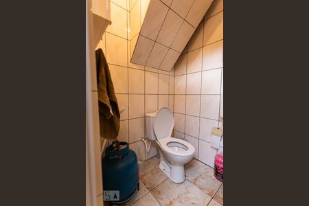 Casa à venda com 250m², 5 quartos e 2 vagas Casa à venda com 250m², 5 quartos e 2 vagasBanheiro de Serviço