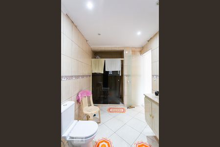 Casa à venda com 250m², 5 quartos e 2 vagas Casa à venda com 250m², 5 quartos e 2 vagasBanheiro da Suíte