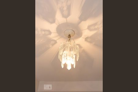 Casa à venda com 250m², 5 quartos e 2 vagas Casa à venda com 250m², 5 quartos e 2 vagasDetalhe