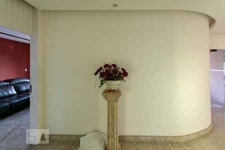 Casa à venda com 750m², 7 quartos e 9 vagas Casa à venda com 750m², 7 quartos e 9 vagasCorredor