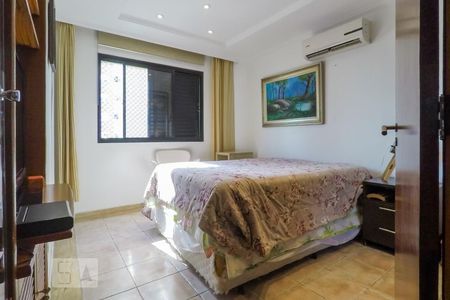 Apartamento à venda com 250m², 4 quartos e 2 vagasQuarto 1 -  suite piso inferior