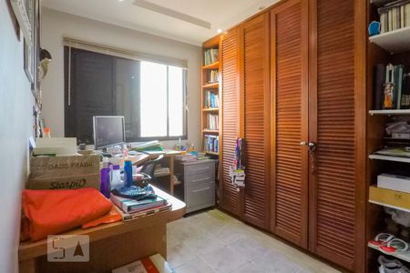 Apartamento à venda com 250m², 4 quartos e 2 vagasQuarto 2