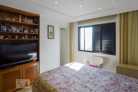 Apartamento à venda com 250m², 4 quartos e 2 vagasQuarto 1 -  suite piso inferior