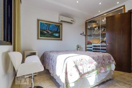 Apartamento à venda com 250m², 4 quartos e 2 vagasQuarto 1 -  suite piso inferior