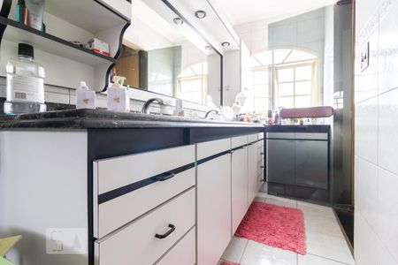 Casa à venda com 300m², 3 quartos e 5 vagas Casa à venda com 300m², 3 quartos e 5 vagasBanheiro da Suíte