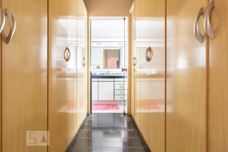 Casa à venda com 300m², 3 quartos e 5 vagas Casa à venda com 300m², 3 quartos e 5 vagasCloset da Suíte