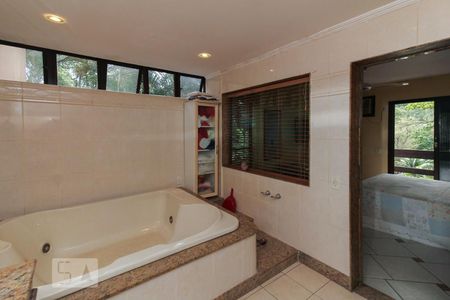 Casa para alugar com 450m², 5 quartos e 4 vagas Casa para alugar com 450m², 5 quartos e 4 vagasBanheiro da Suíte 1