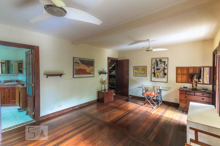 Casa para alugar com 450m², 5 quartos e 4 vagas Casa para alugar com 450m², 5 quartos e 4 vagasSuíte 4