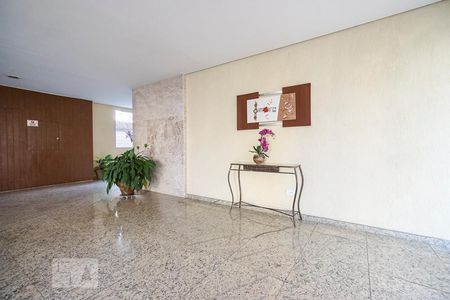 Apartamento à venda com 120m², 4 quartos e 1 vaga Apartamento à venda com 120m², 4 quartos e 1 vagaHall social