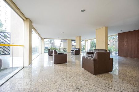 Apartamento à venda com 120m², 4 quartos e 1 vaga Apartamento à venda com 120m², 4 quartos e 1 vagaHall social