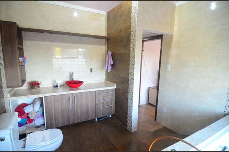 Casa à venda com 265m², 4 quartos e 4 vagasBanheiro suíte