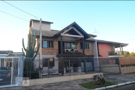 Casa à venda com 265m², 4 quartos e 4 vagasFachada